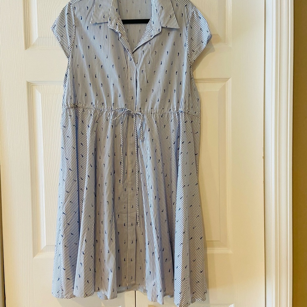 Maternity dress with beautiful striped seahorse detail.  Drawstring waist.